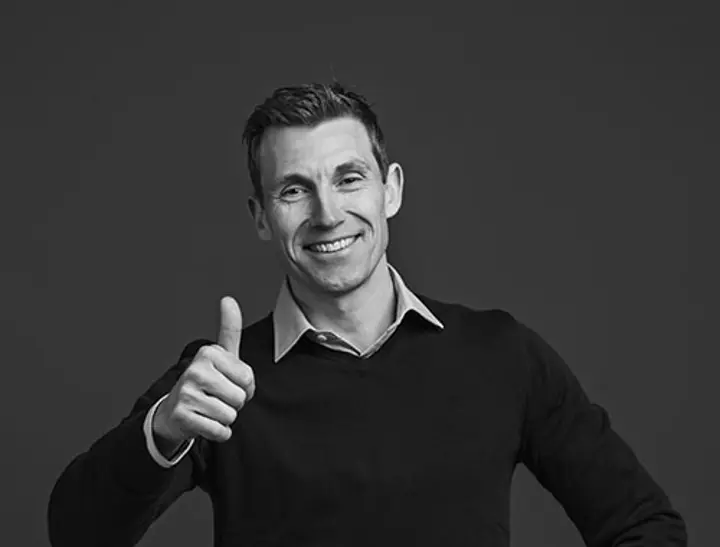 Axelent belting along nicely Axelent belting along nicely